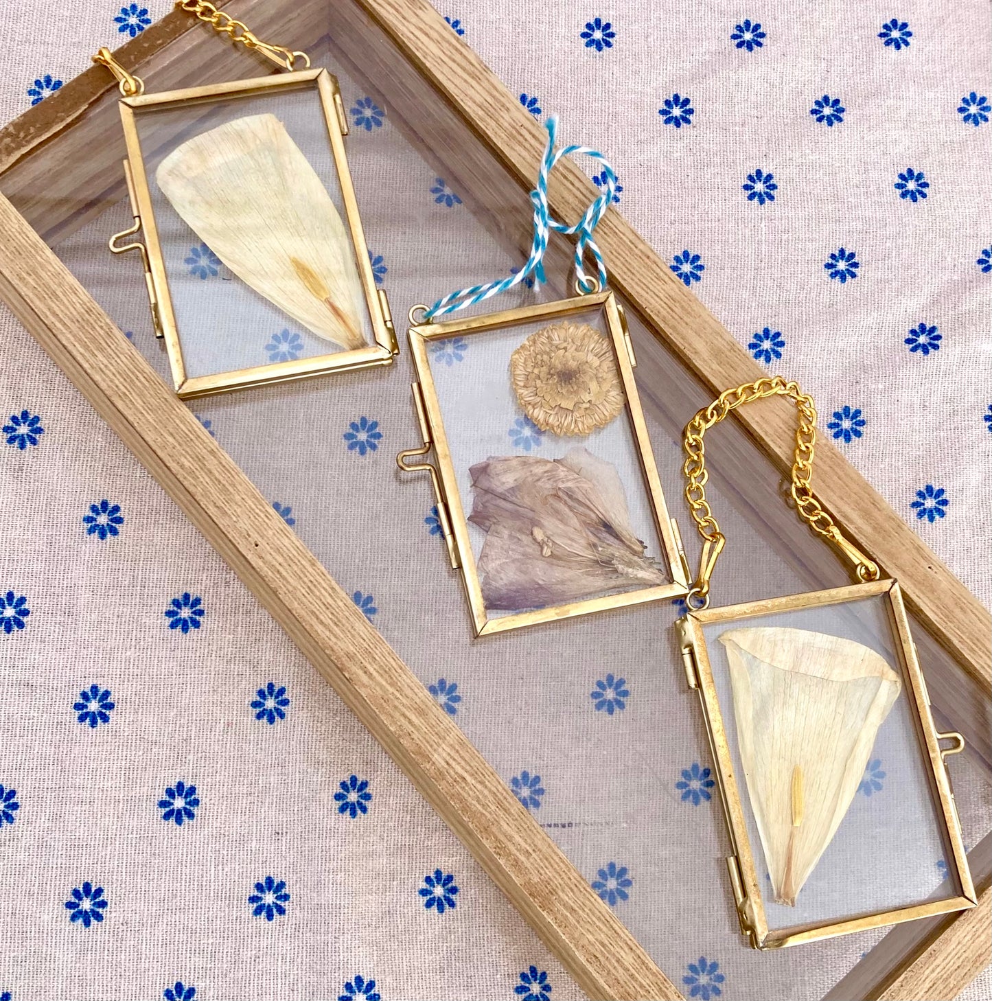 Tulip Leaf Frame