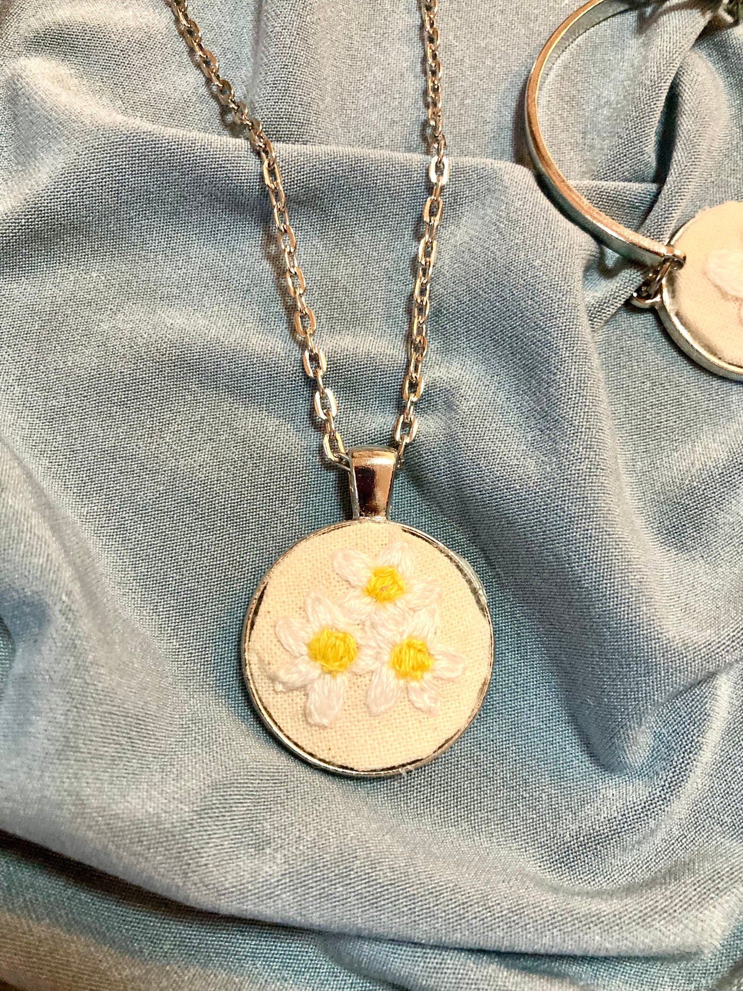 The daisy set: necklace and bracelet